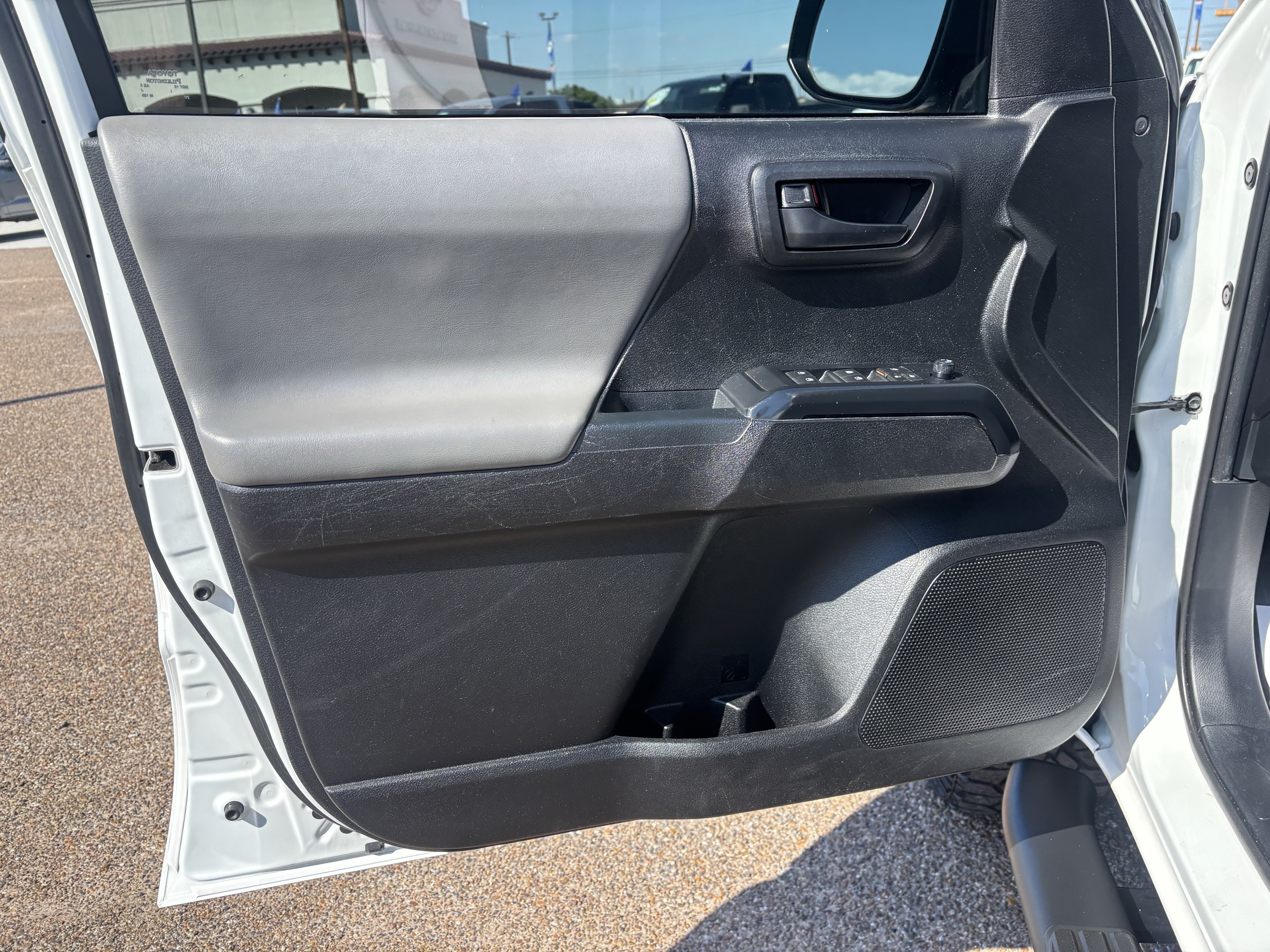 Used 2021 Toyota Tacoma SR w/ SR Convenience Package RWD image 9