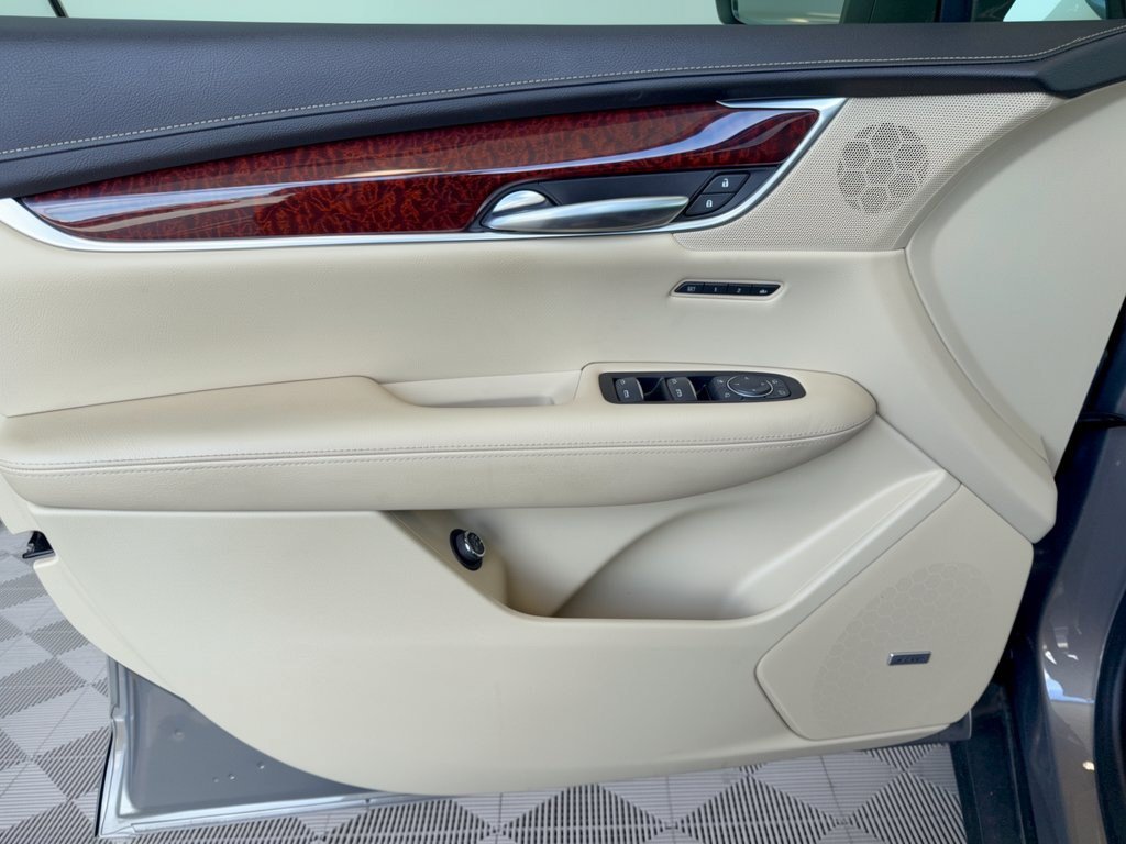 Used 2018 Cadillac XT5 Premium Luxury FWD image 14
