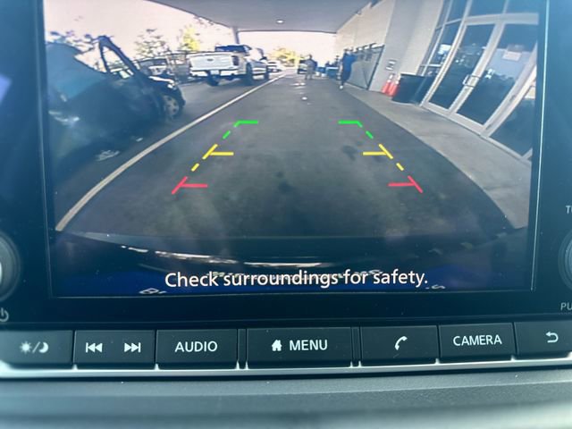 Used 2023 Nissan Rogue S AWD/4WD image 18