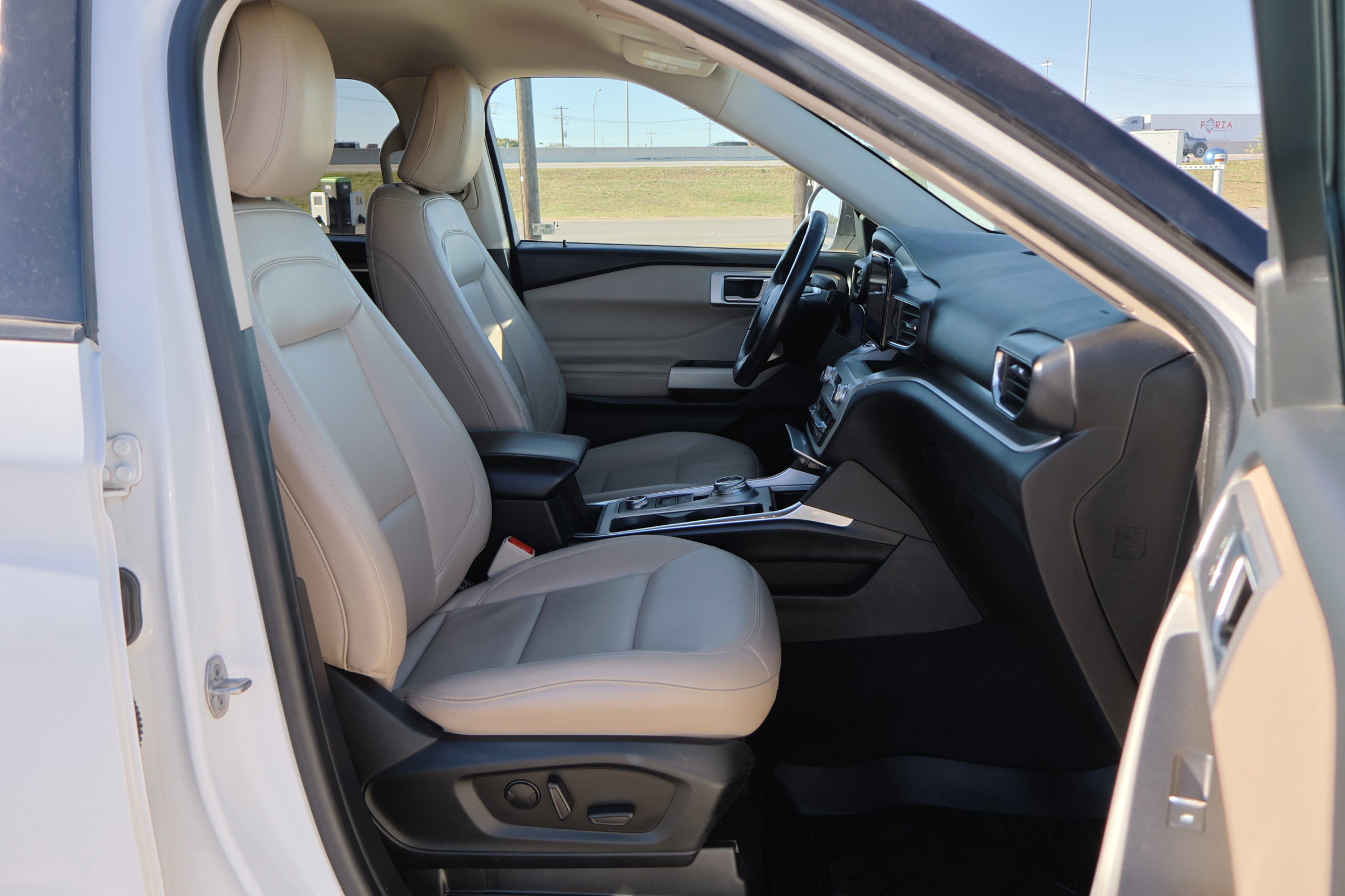 Certified 2022 Ford Explorer XLT w/ Equipment Group 202A image 41