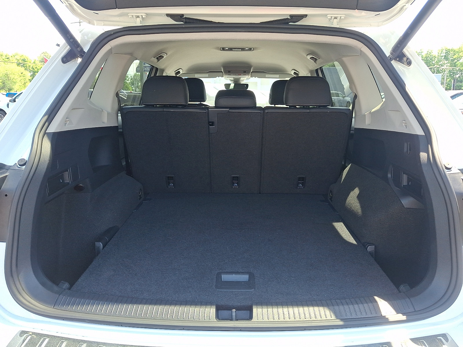 Used 2024 Volkswagen Tiguan SE AWD/4WD image 28
