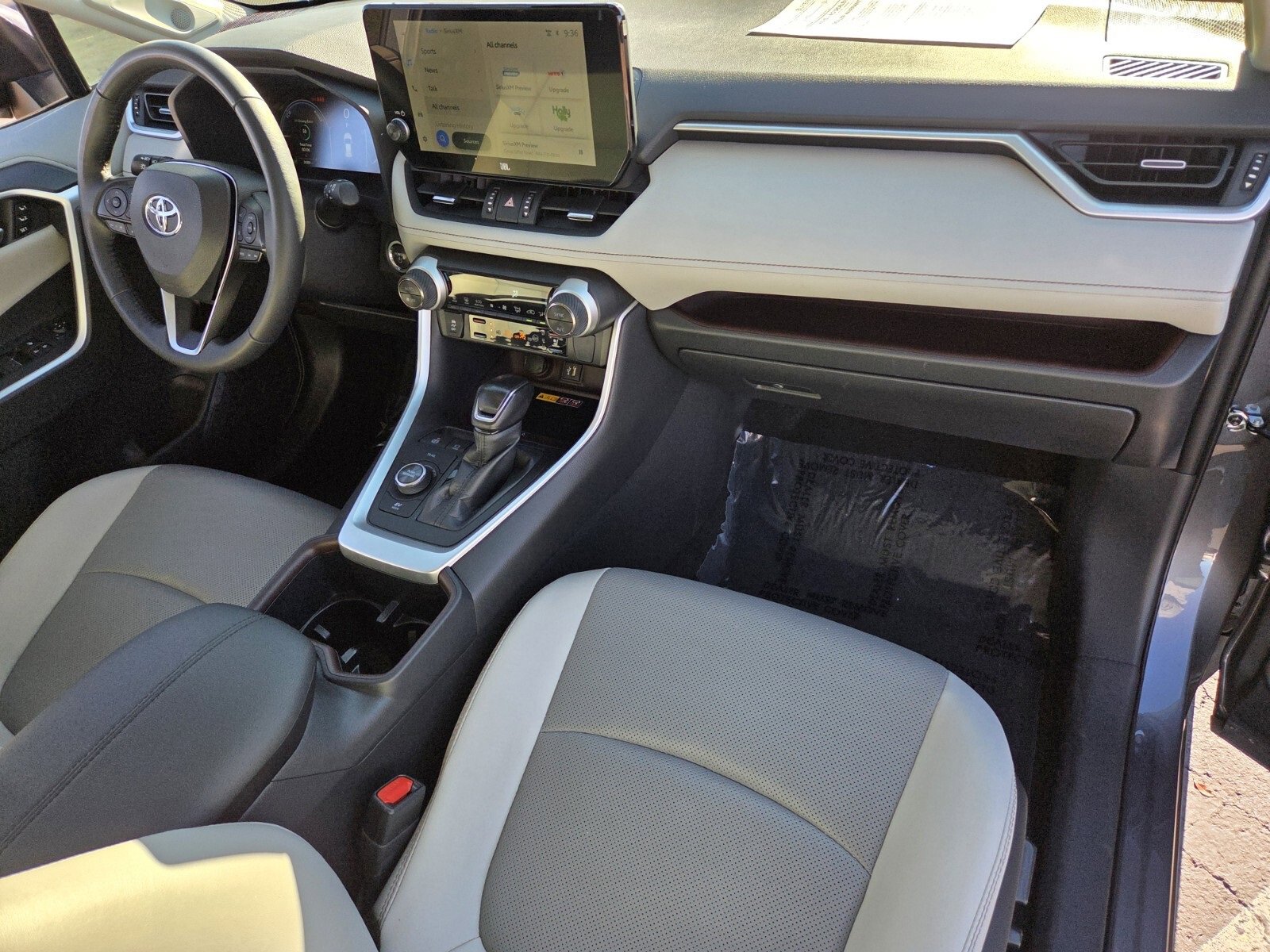 Used 2024 Toyota RAV4 Limited image 17