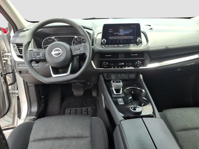 Used 2024 Nissan Rogue SV AWD/4WD image 12