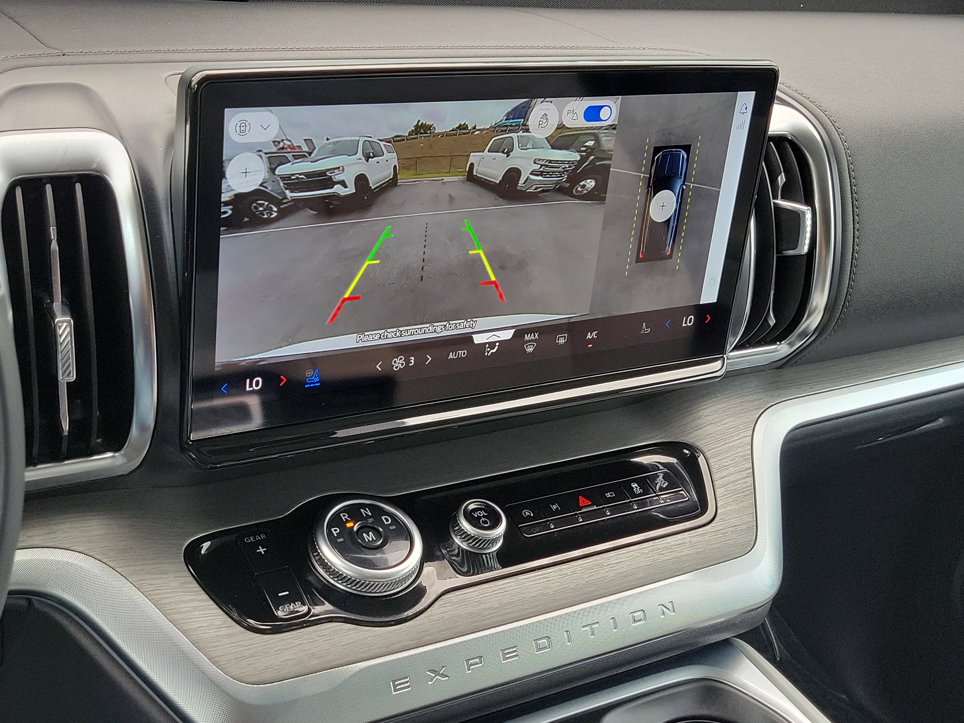 Certified 2025 Ford Expedition Platinum image 26