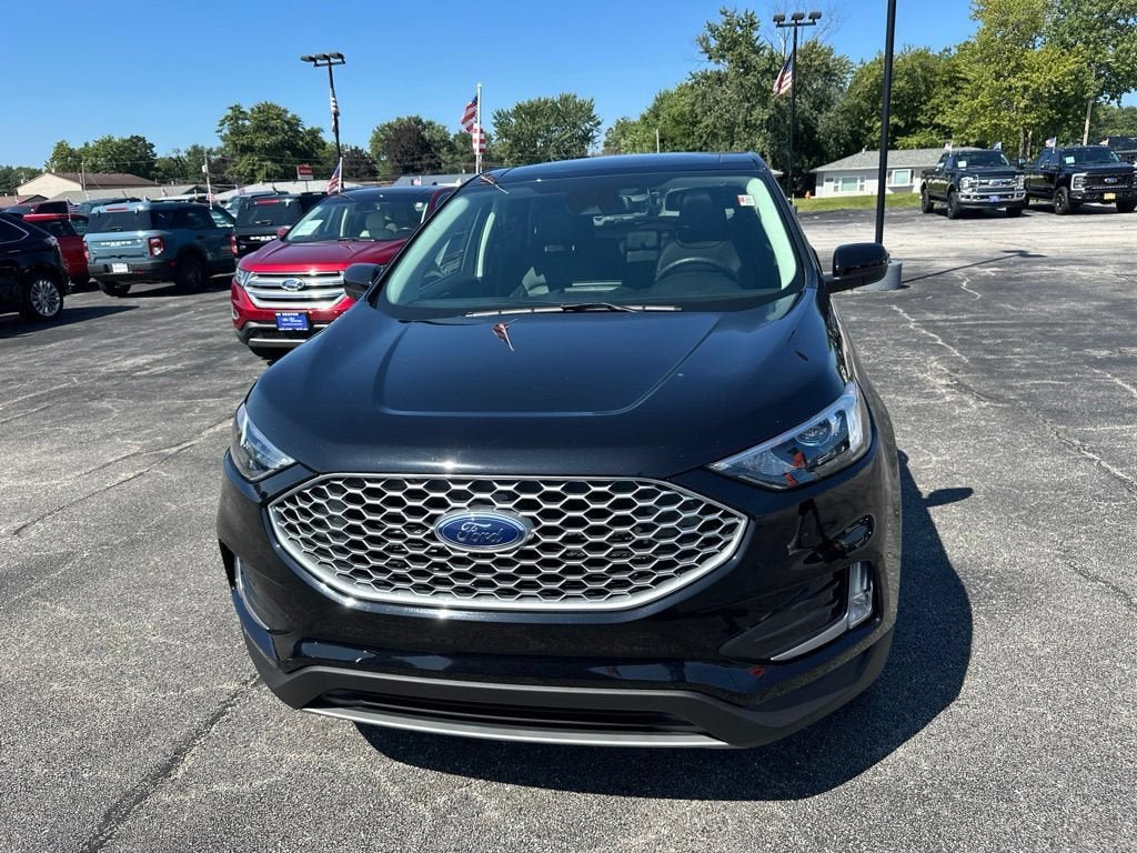 Certified 2024 Ford Edge SEL w/ Convenience Package AWD/4WD image 2