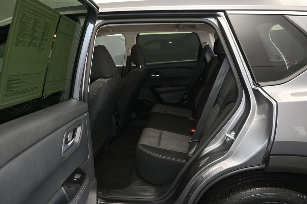 Used 2025 Nissan Rogue SV FWD image 21