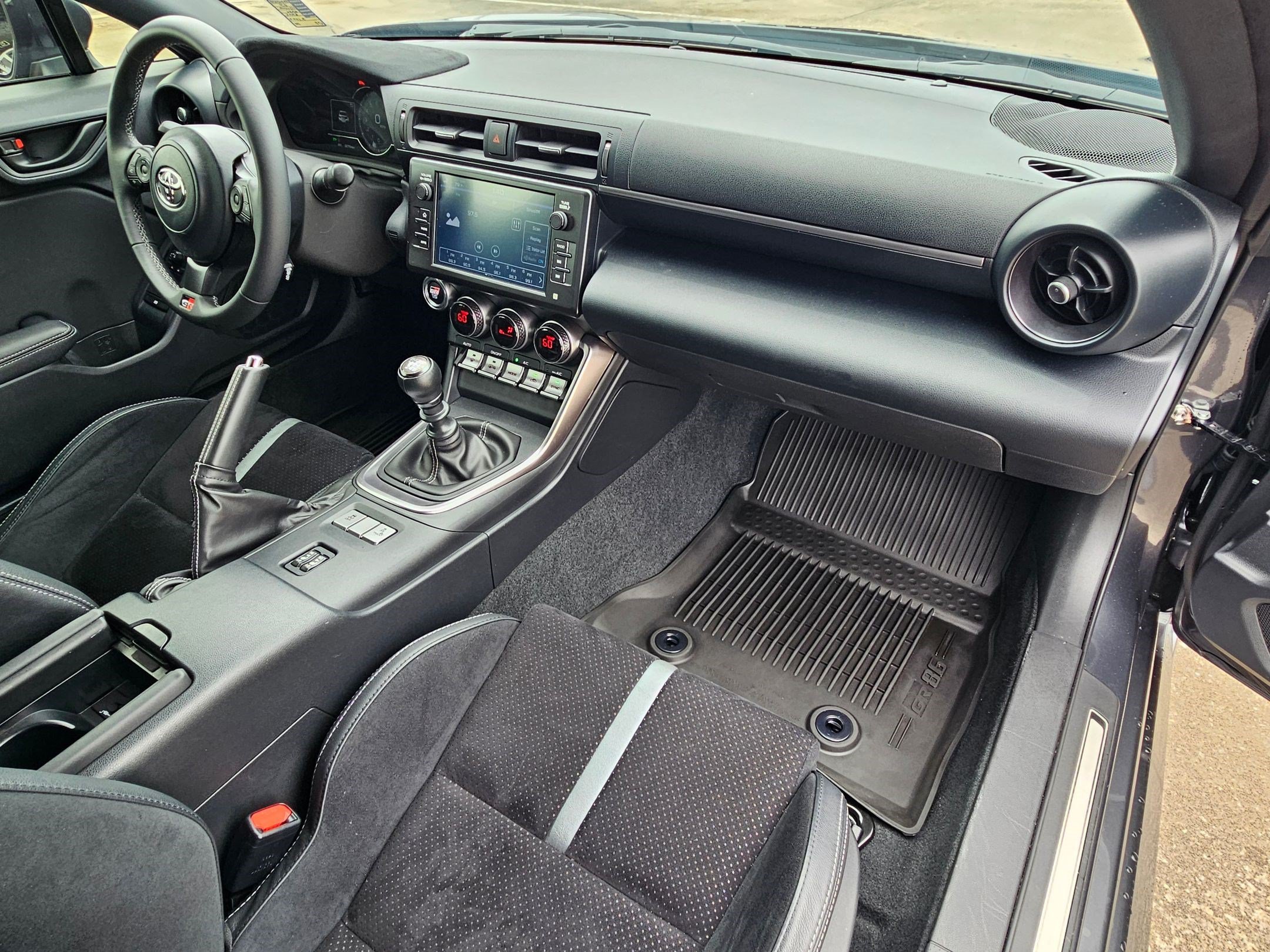 Used 2025 Toyota GR86 Premium RWD image 32