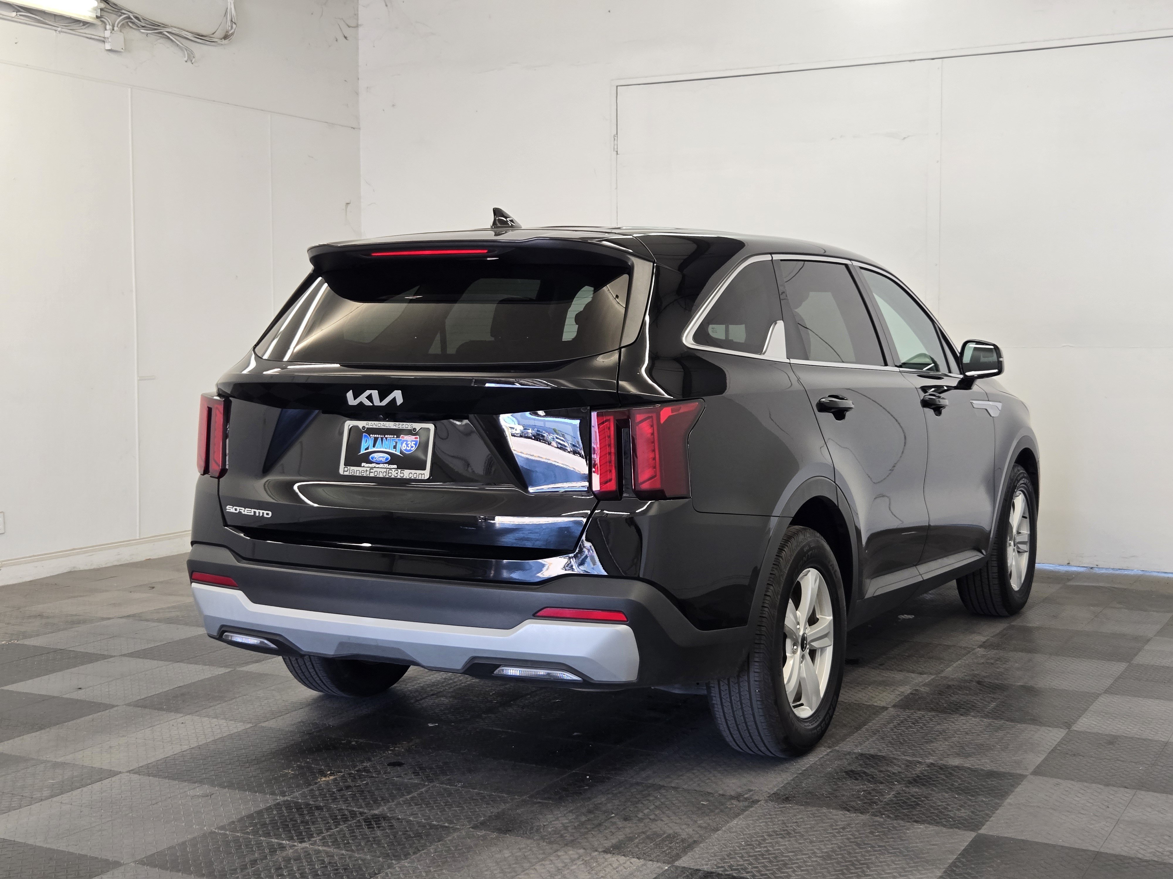 Used 2025 Kia Sorento LX FWD image 7