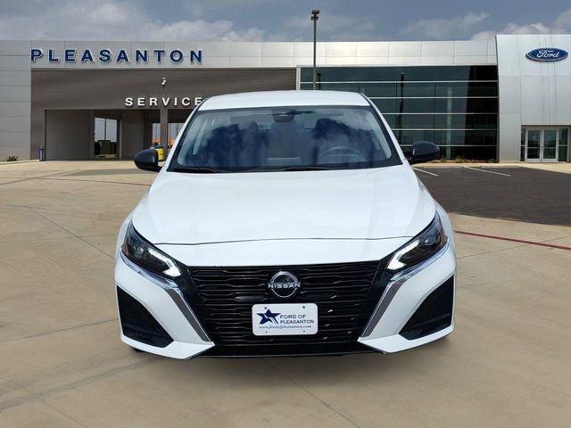 Used 2025 Nissan Altima 2.5 SV FWD image 8