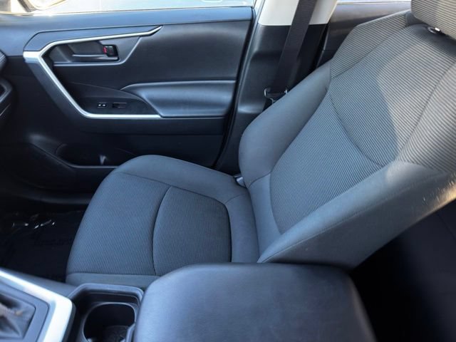 Used 2019 Toyota RAV4 LE w/ Carpet Mat Package AWD/4WD image 20