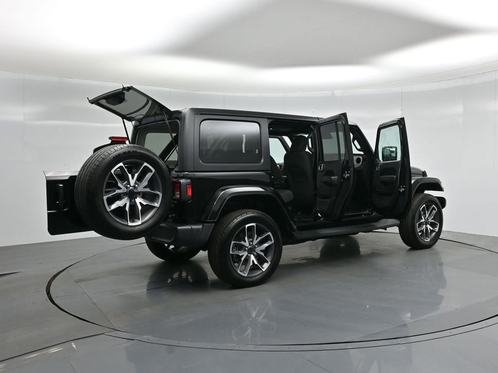 Used 2024 Jeep Wrangler Unlimited image 35