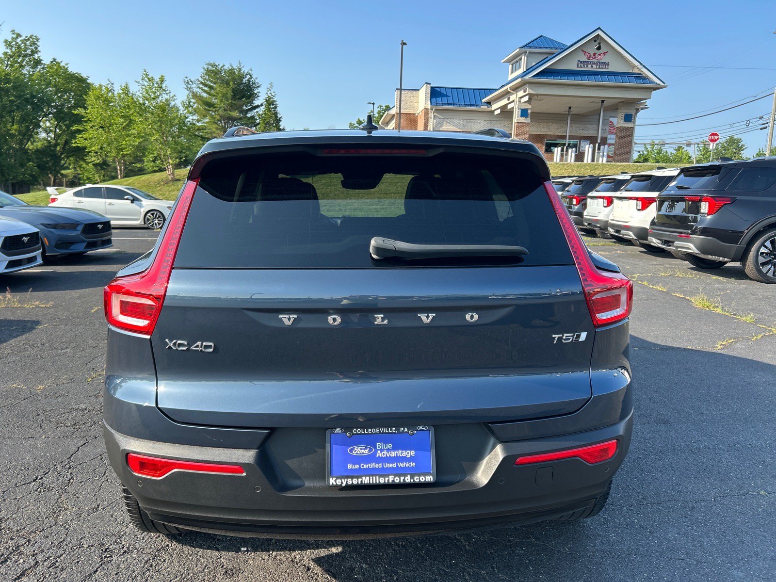 Used 2022 Volvo XC40 T5 R-Design w/ Climate Package AWD/4WD image 12