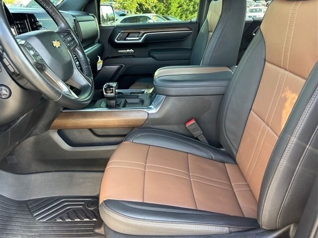 Used 2025 Chevrolet Silverado 1500 High Country w/ Z71 Off-Road Package AWD/4WD image 17