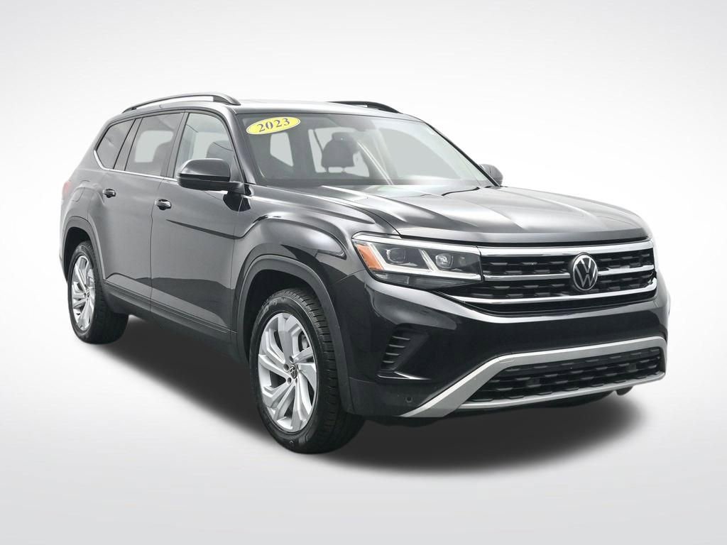 Used 2023 Volkswagen Atlas SE w/ Panoramic Sunroof Package FWD image 3