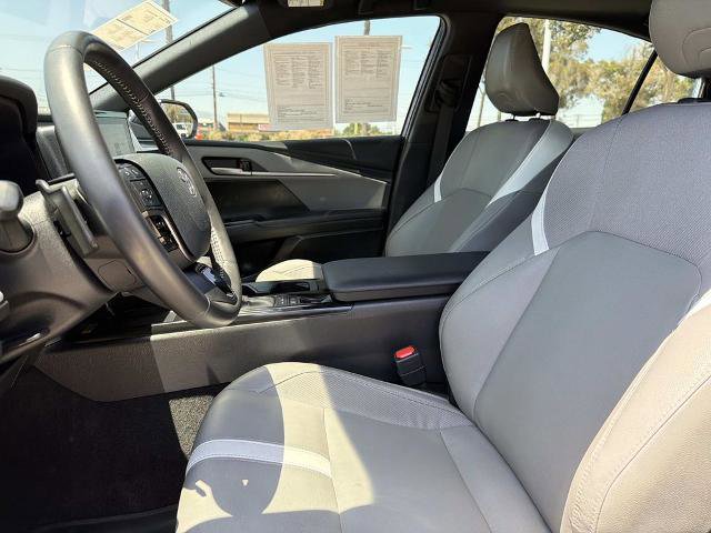 Used 2025 Toyota Camry SE w/ Convenience Package FWD image 21