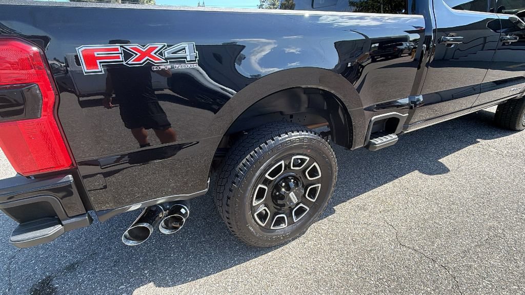 Certified 2025 Ford F250 Platinum w/ FX4 Off-Road Package AWD/4WD image 11