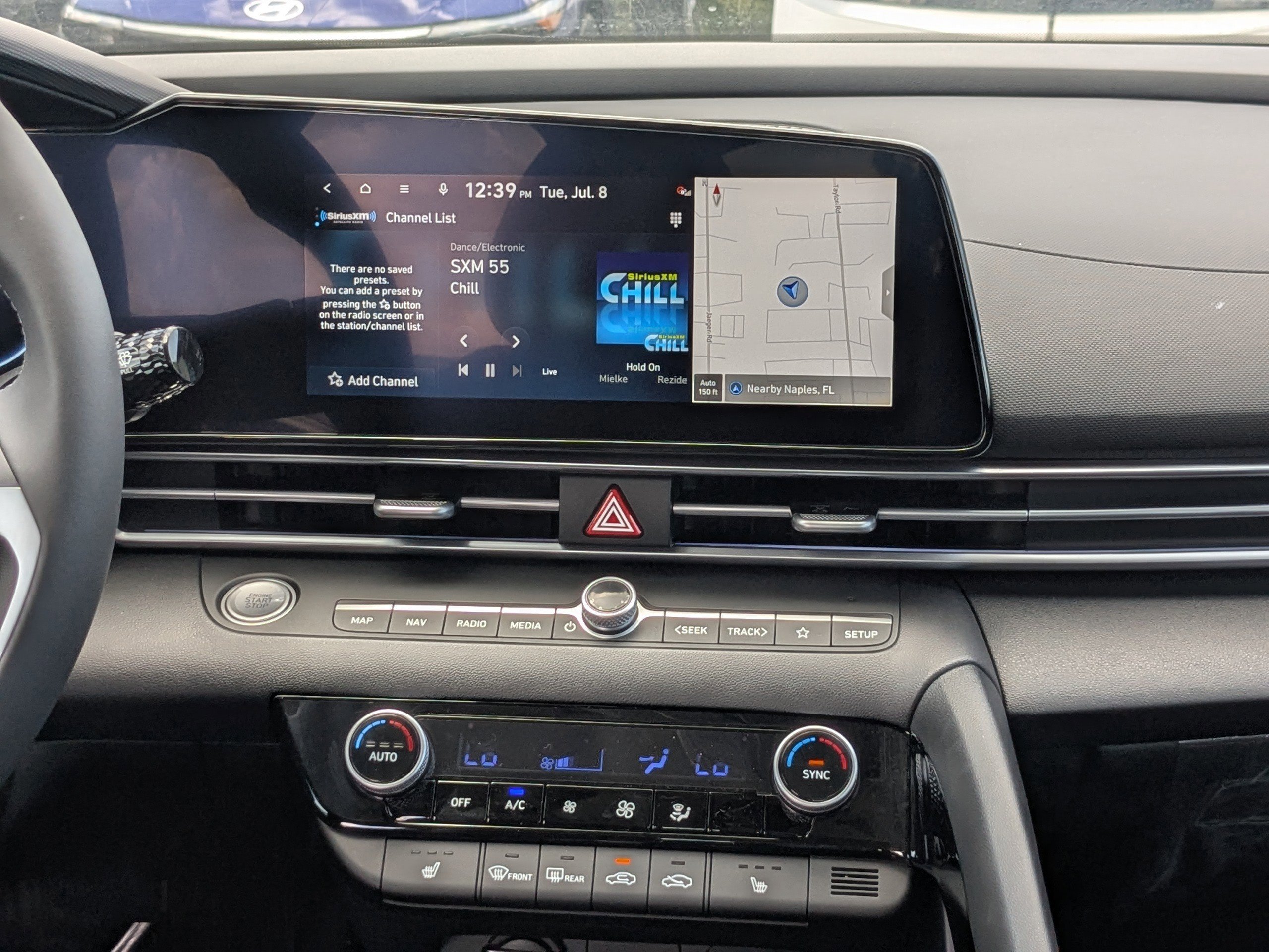 Used 2025 Hyundai Elantra Limited w/ Cargo Package FWD image 15