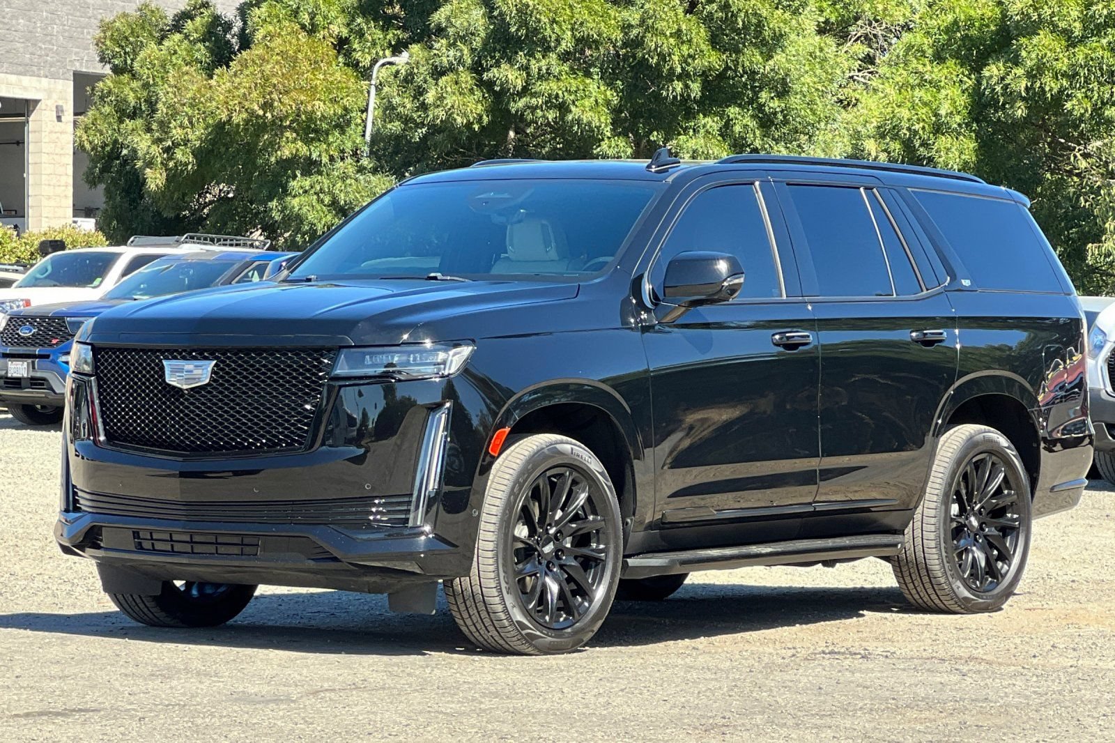 Used 2023 Cadillac Escalade Sport w/ LPO, ONYX Package AWD/4WD image 8