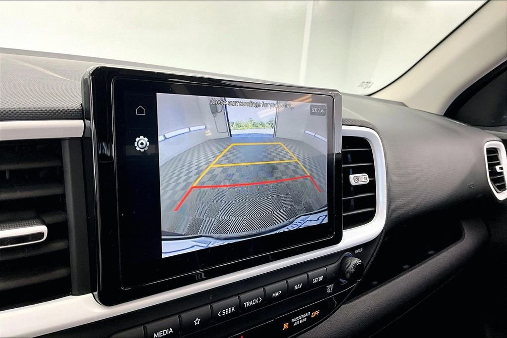 Used 2024 Hyundai Venue Limited FWD image 21