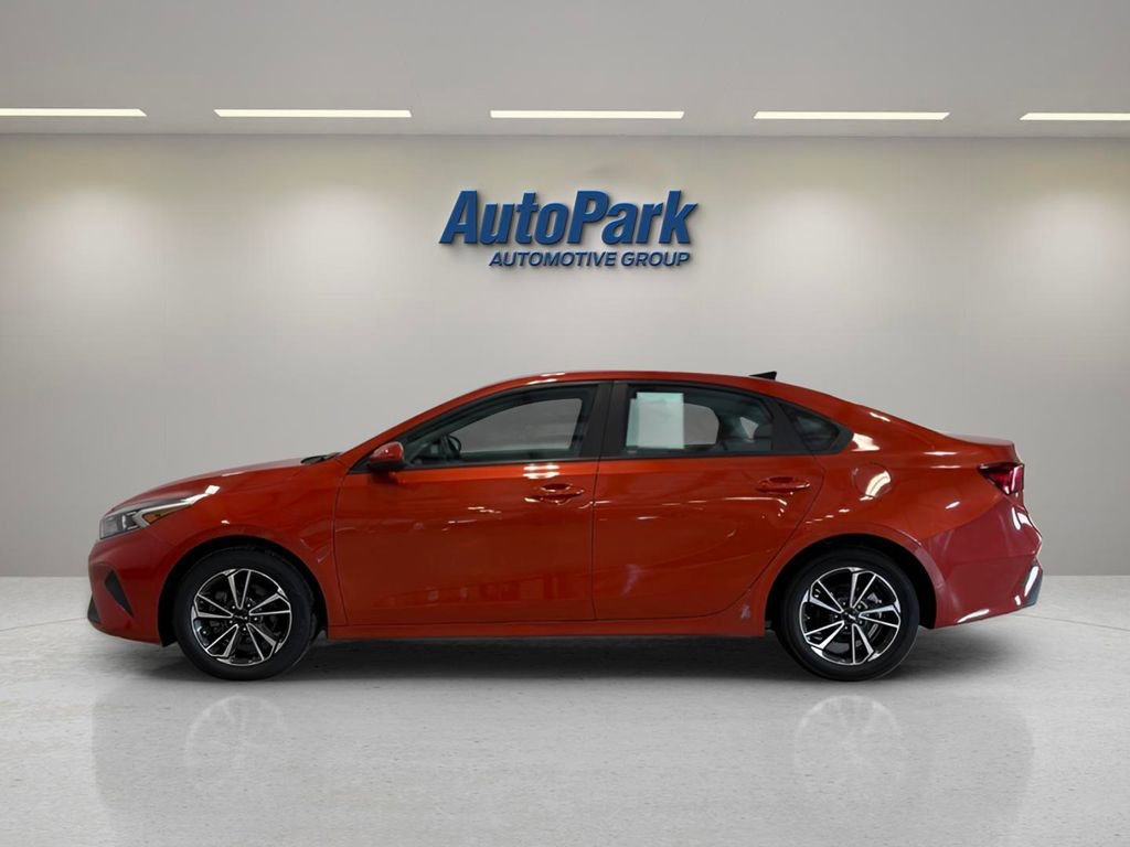 Used 2022 Kia Forte LXS FWD image 2