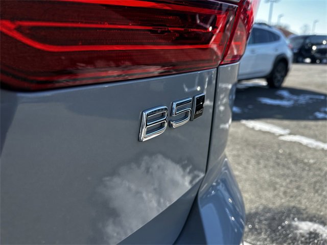 Used 2024 Volvo XC60 B5 Plus image 47