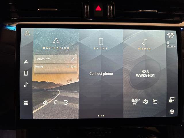 Used 2023 Jaguar F-PACE SVR image 21