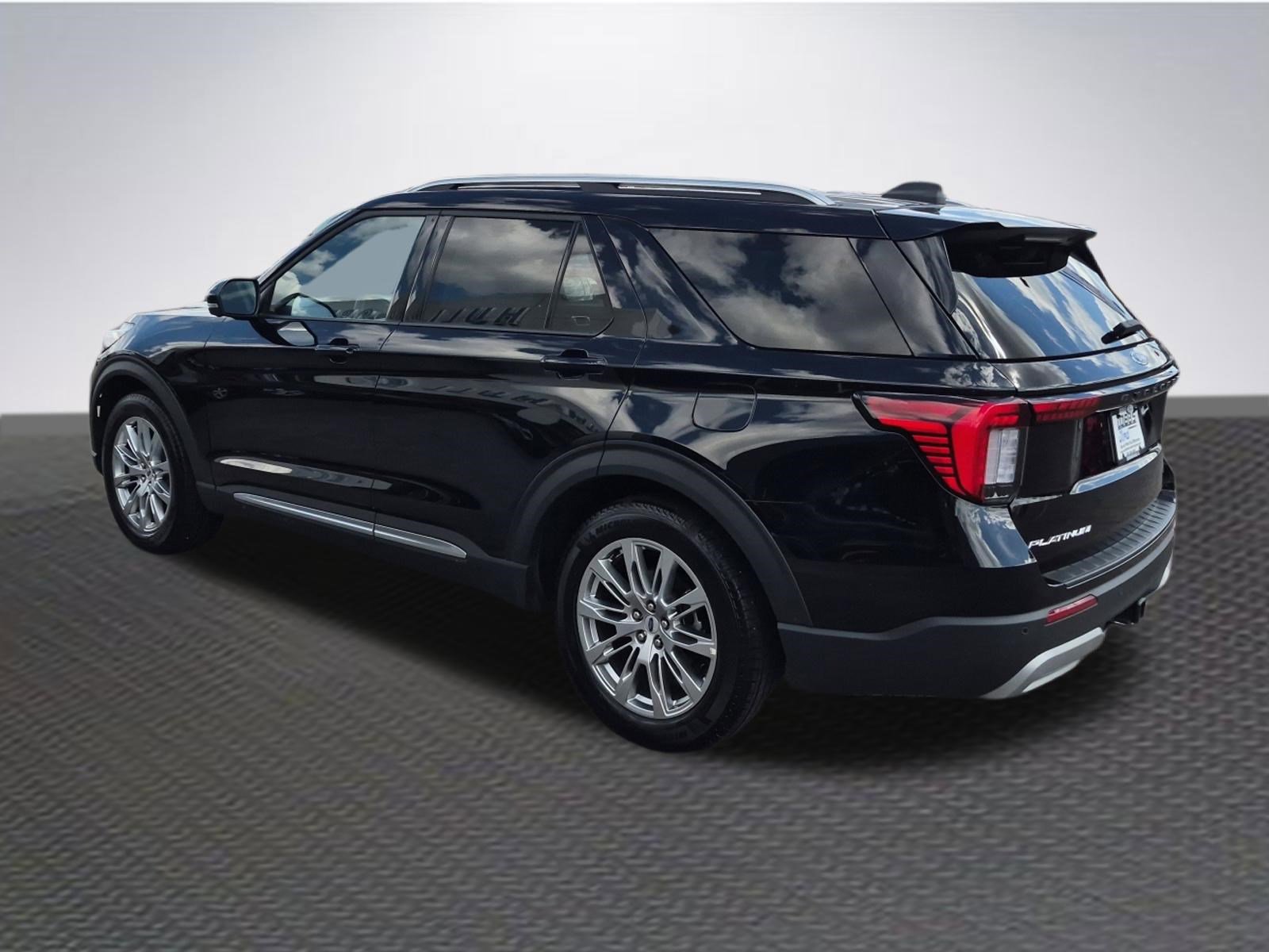 Certified 2025 Ford Explorer Platinum image 5