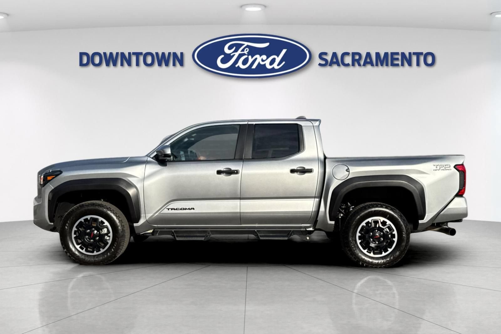Used 2025 Toyota Tacoma TRD Off-Road AWD/4WD image 7