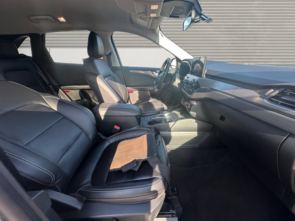 Certified 2022 Ford Escape Titanium FWD image 15