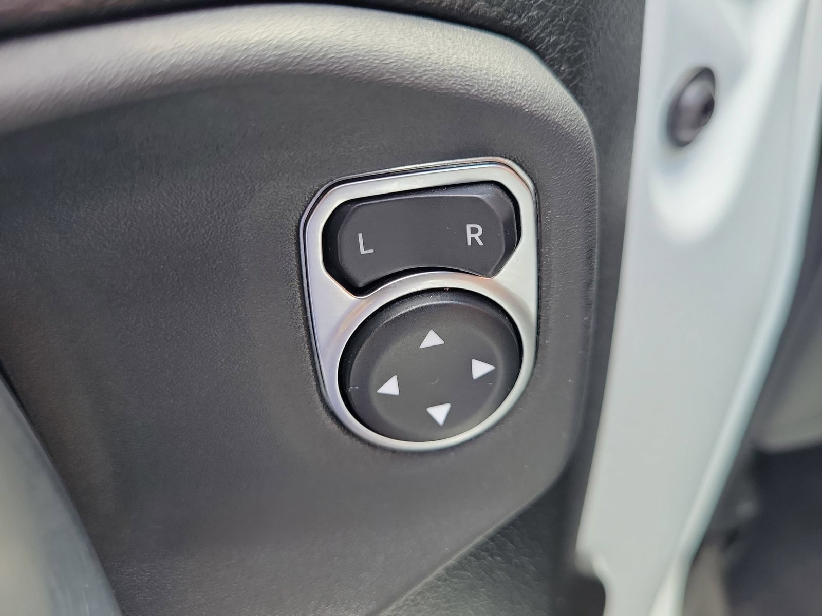 Used 2025 Jeep Gladiator Sport AWD/4WD image 12