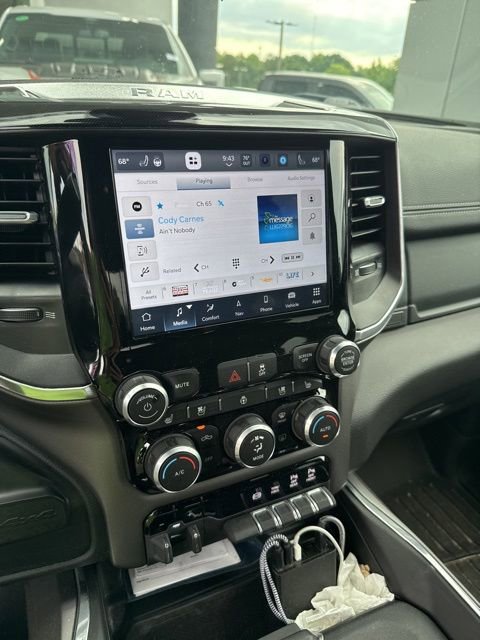 Used 2022 RAM 2500 Laramie AWD/4WD image 4