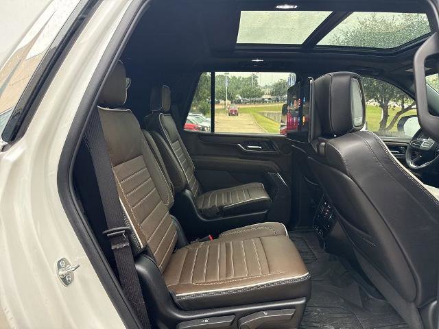 Used 2025 GMC Yukon Denali Ultimate w/ LPO, Floor Liner Package AWD/4WD image 8