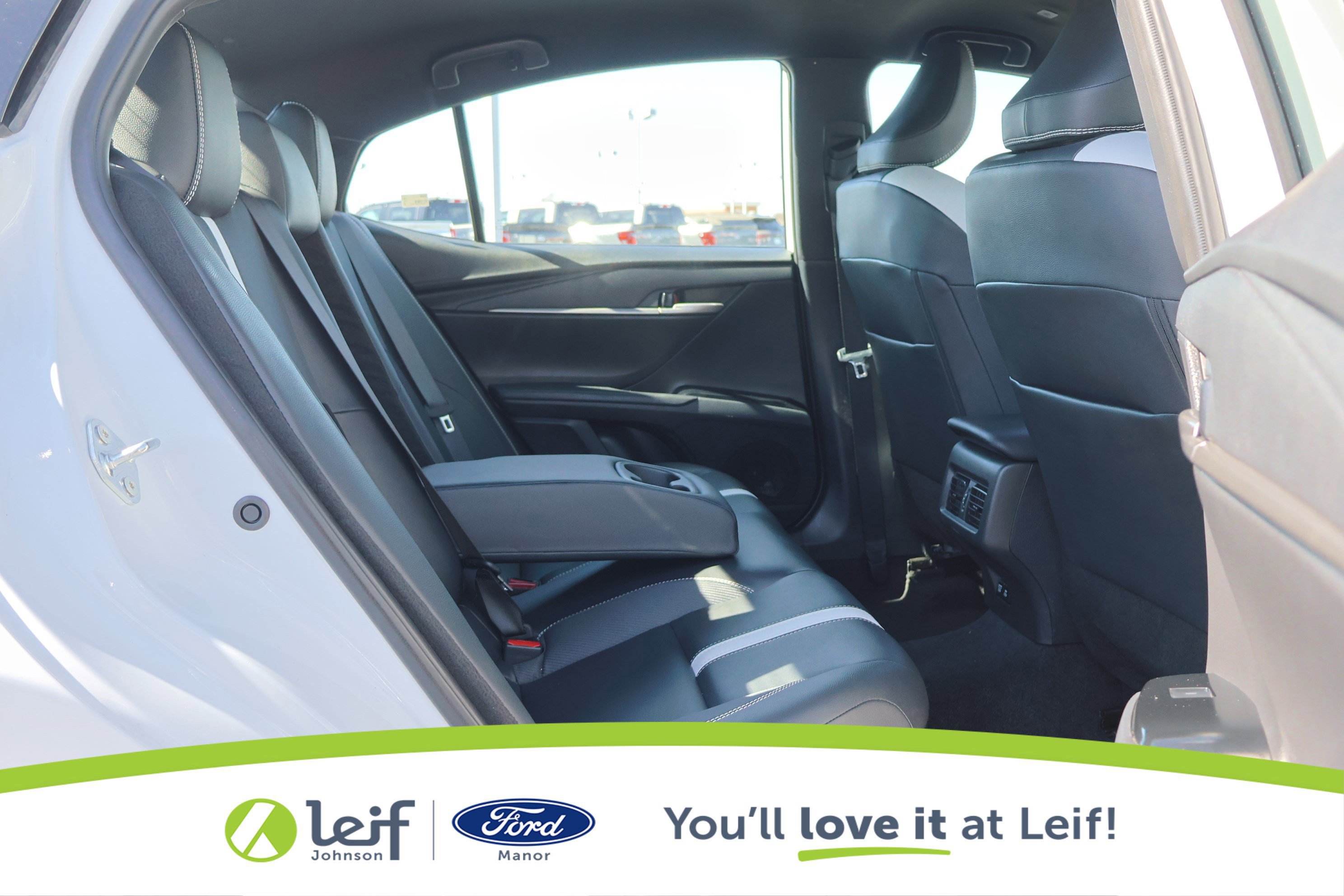 Used 2025 Toyota Camry SE image 32