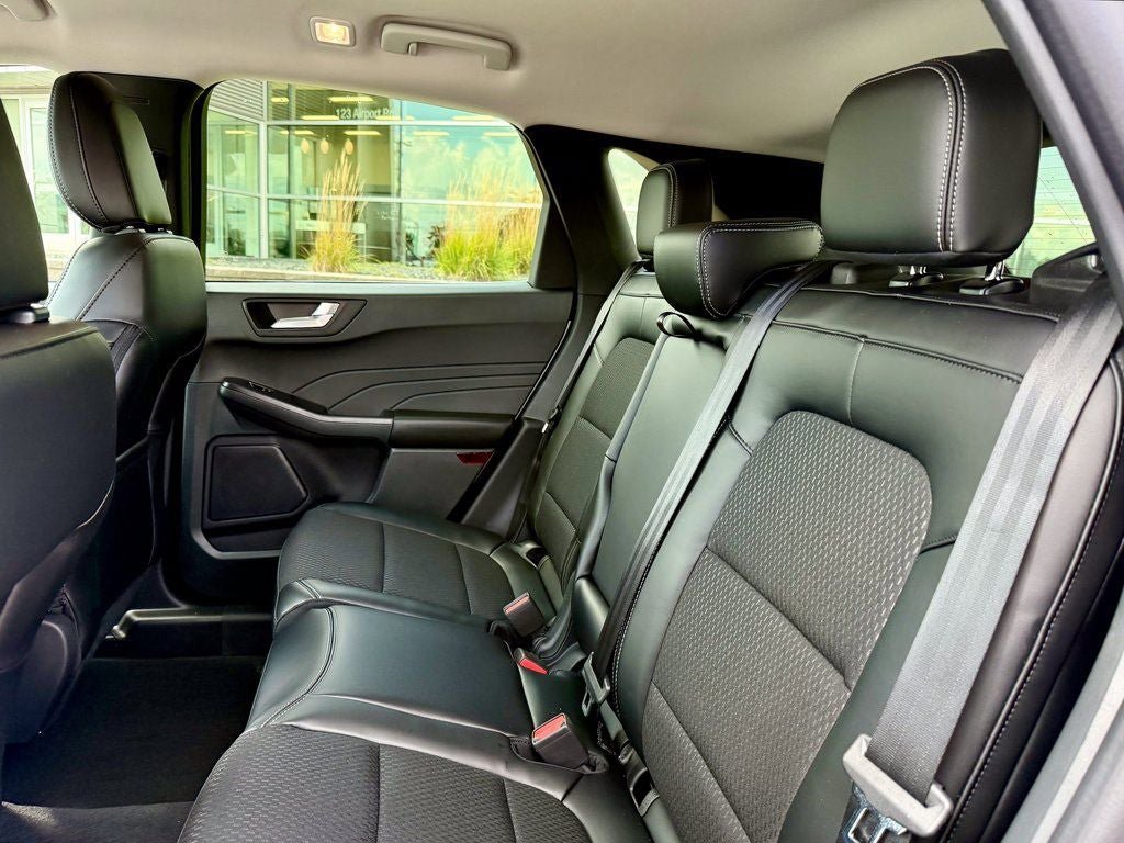 Certified 2025 Ford Escape SE FWD image 10