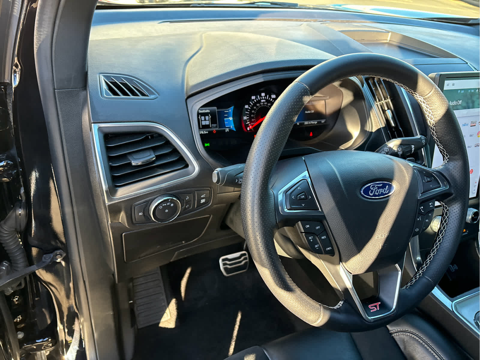 Certified 2022 Ford Edge ST image 14