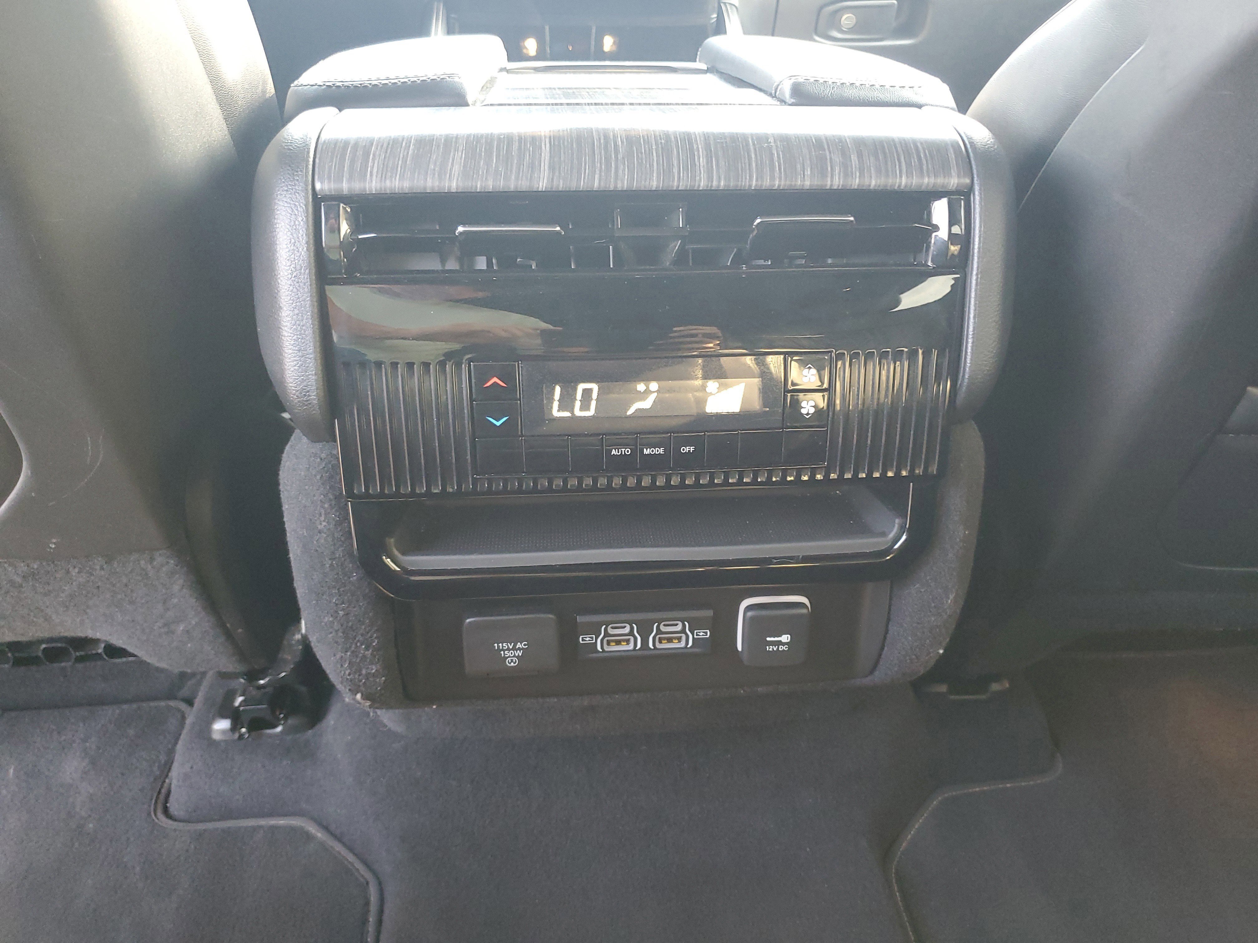 Used 2024 Jeep Wagoneer L Series II w/ Flexible Seating Group image 13