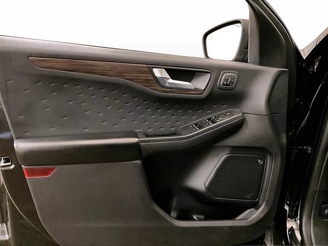 Certified 2020 Ford Escape Titanium AWD/4WD image 22