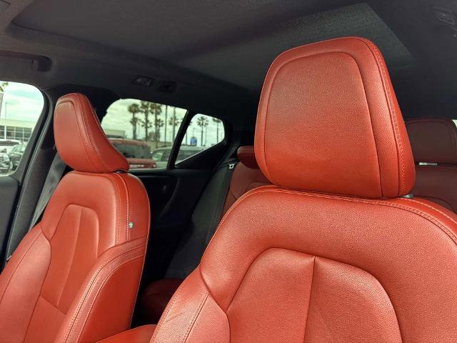 Used 2021 Volvo XC40 T4 Inscription FWD image 22