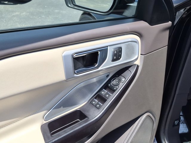 Certified 2020 Ford Explorer Platinum w/ Premium Technology Package AWD/4WD image 13