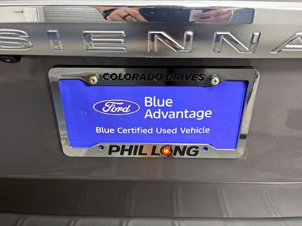 Used 2020 Toyota Sienna Limited Premium w/ Carpet Mat Package FWD image 32