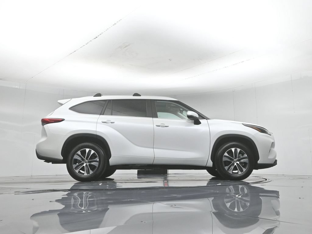 Used 2023 Toyota Highlander XLE FWD image 52