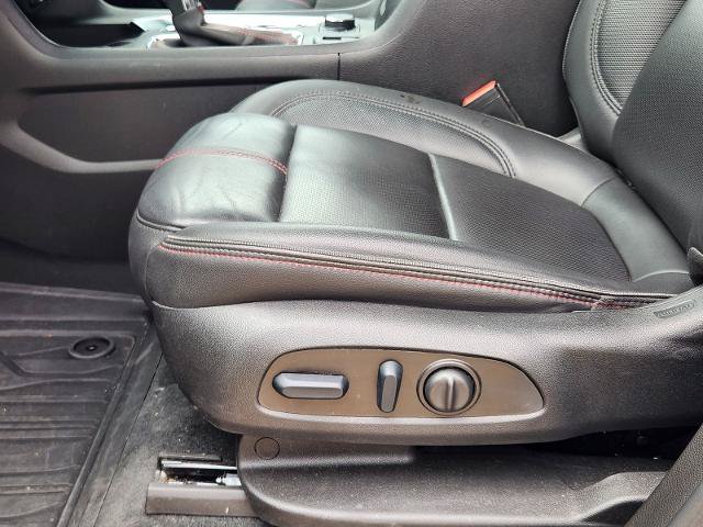 Used 2023 Chevrolet Traverse RS w/ LPO, Floor Liner Package AWD/4WD image 23
