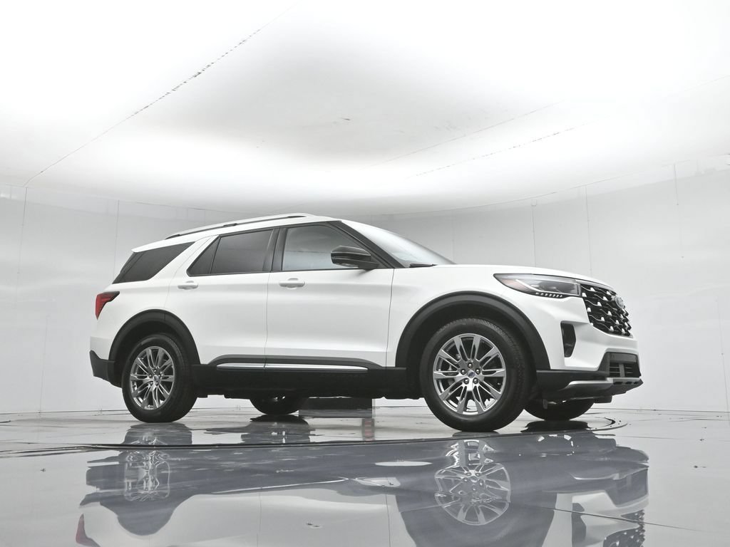 Certified 2025 Ford Explorer Platinum RWD image 4