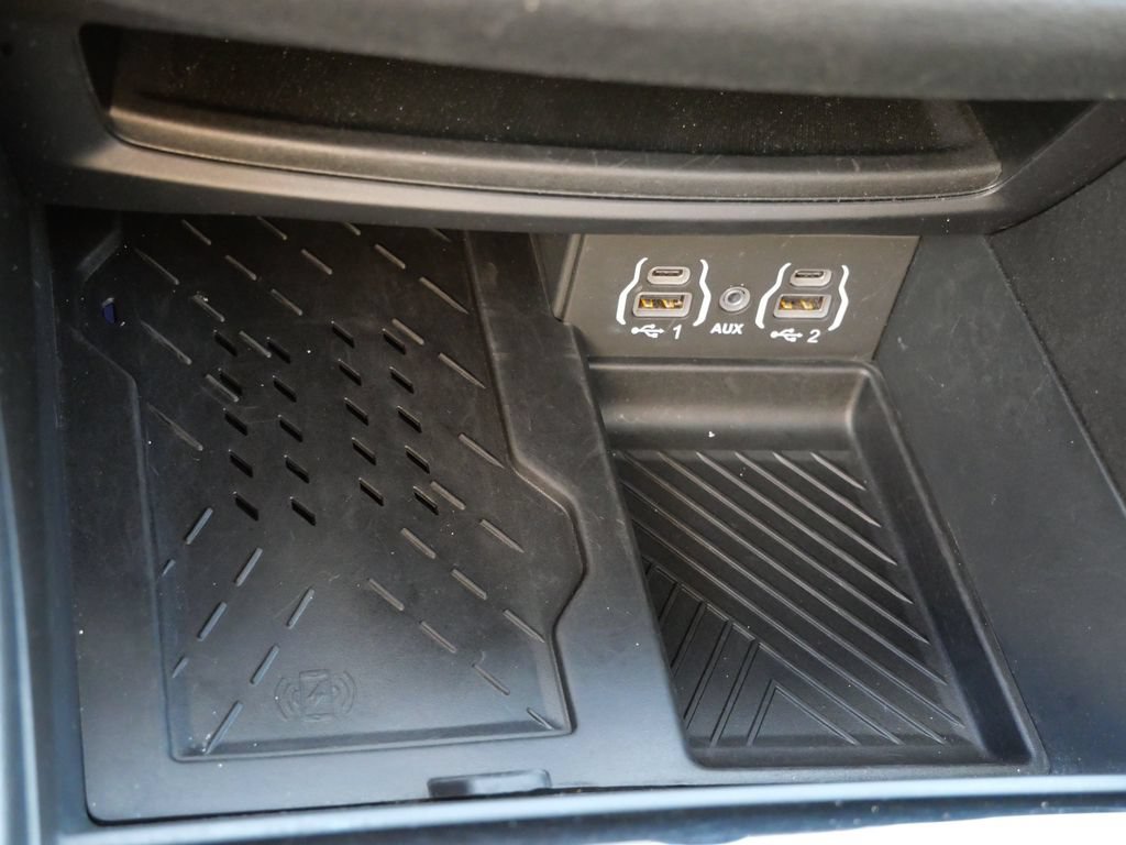 Used 2025 Chrysler Pacifica Limited FWD image 26