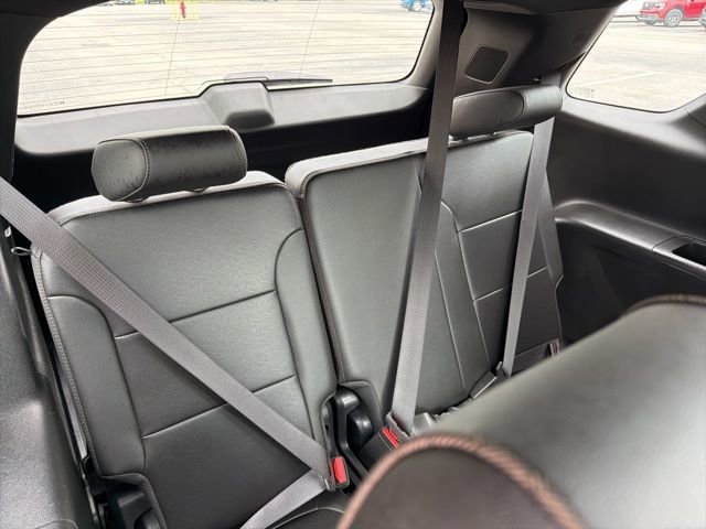 Used 2023 Chevrolet Traverse High Country image 21