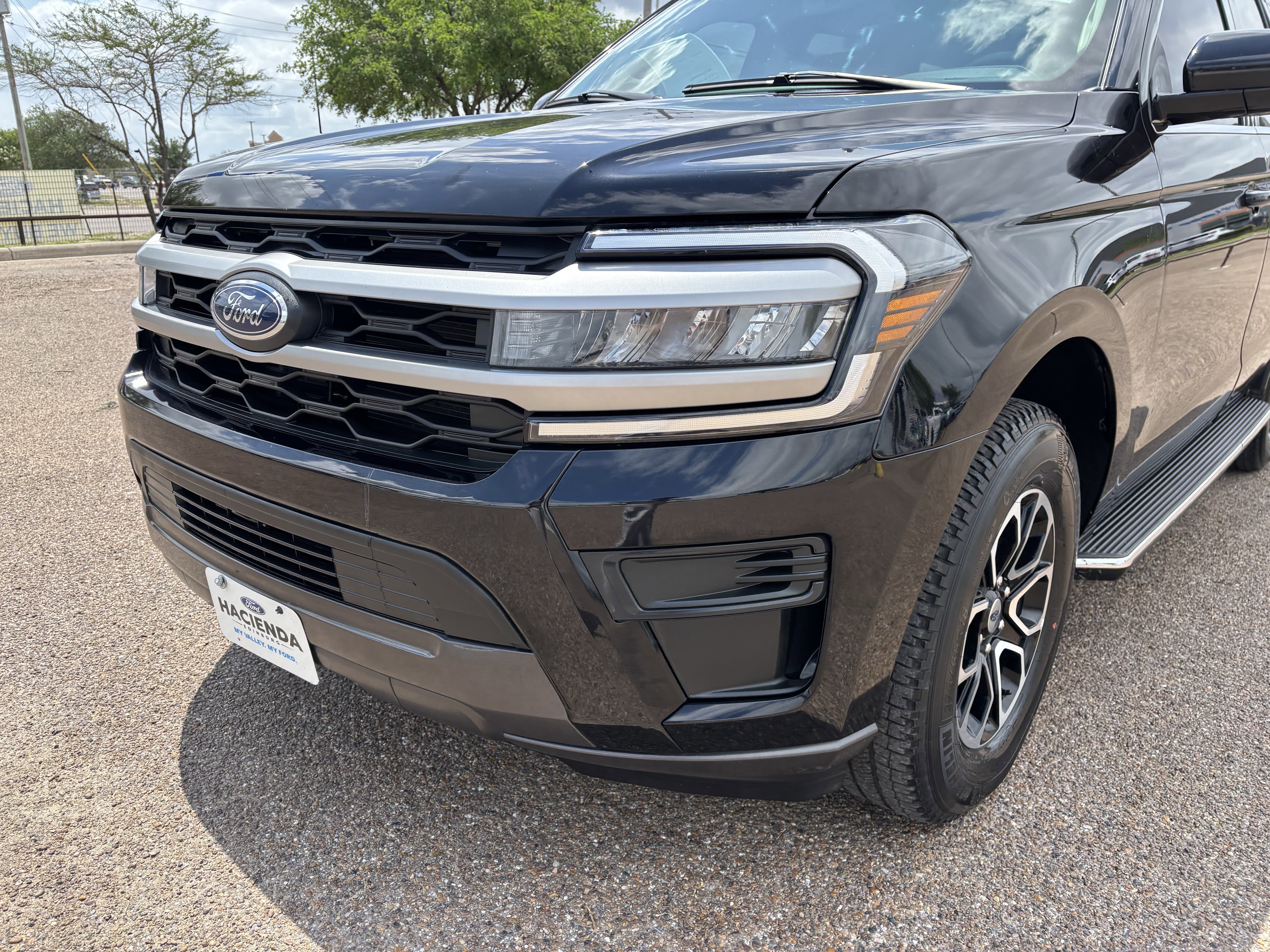 Certified 2023 Ford Expedition XLT RWD image 2