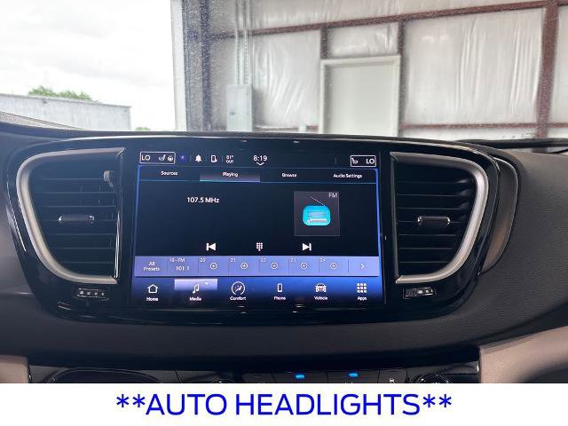 Used 2024 Chrysler Pacifica Touring-L FWD image 14