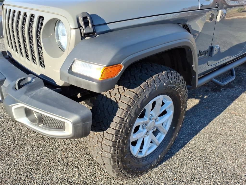 Used 2023 Jeep Gladiator Sport image 10