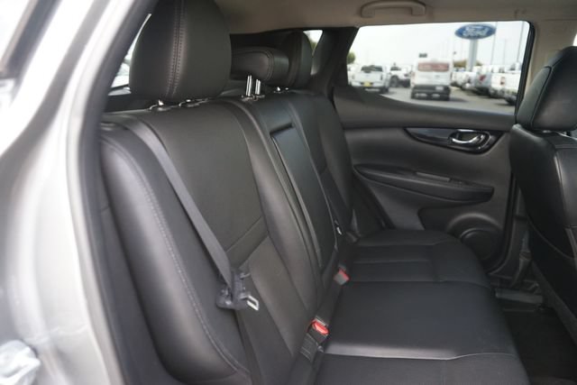 Used 2018 Nissan Rogue Sport SL w/ SL Premium Package FWD image 17