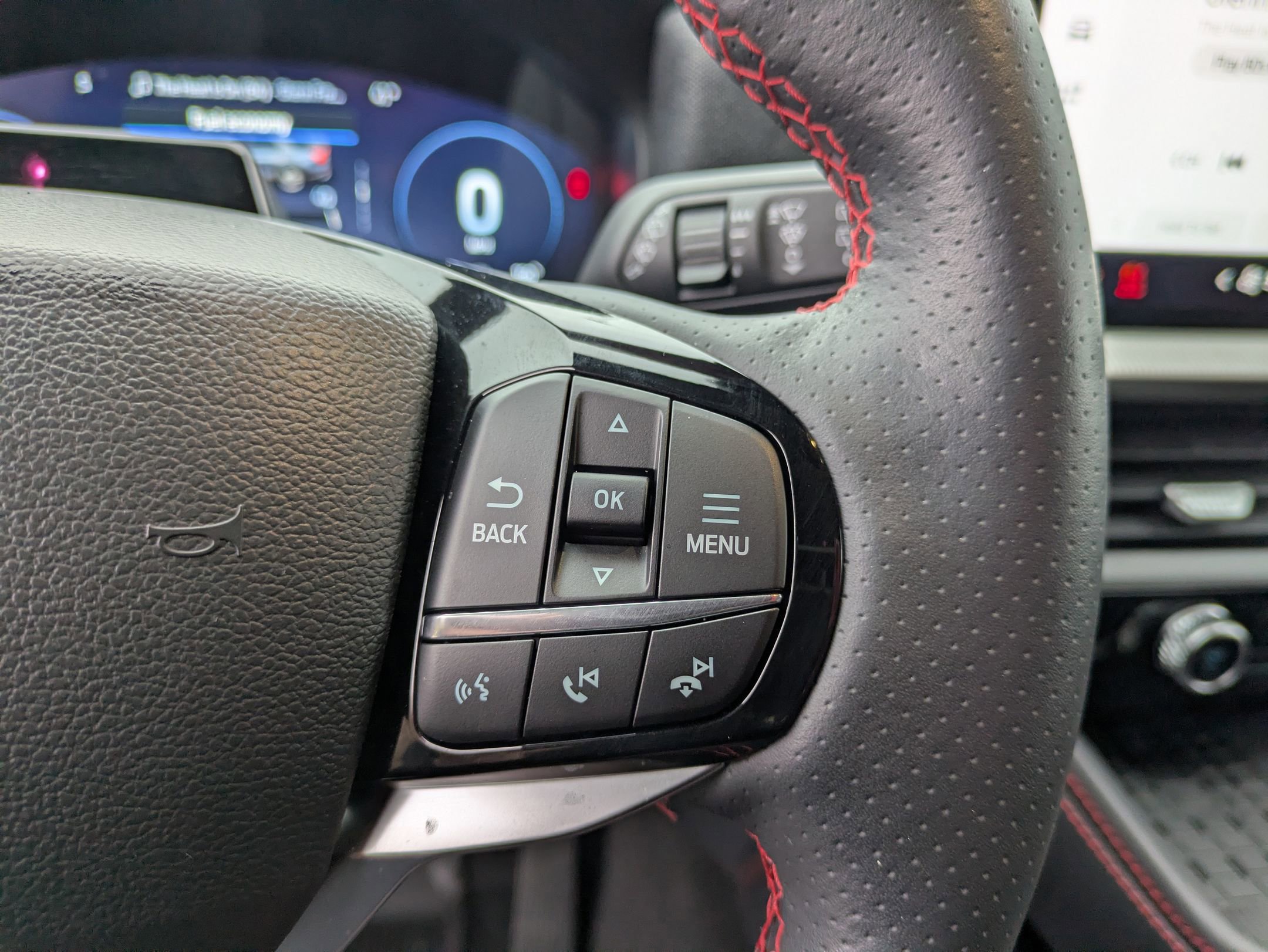 Certified 2025 Ford Explorer ST-Line w/ Premium Package image 20